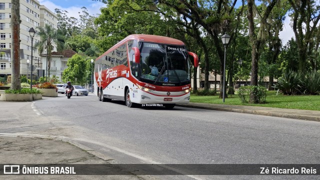 Expresso Freitas Turismo 2000 na cidade de Petrópolis, Rio de Janeiro, Brasil, por Zé Ricardo Reis. Número da foto: #13087428.