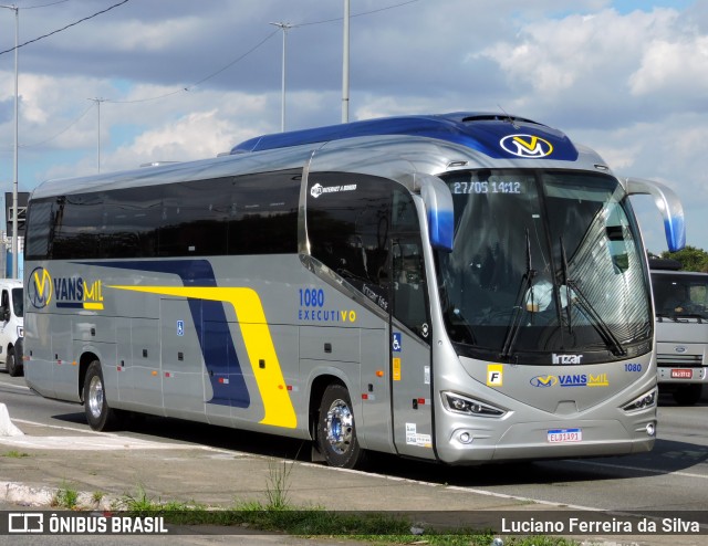 Vans Mil 1080 na cidade de São Paulo, São Paulo, Brasil, por Luciano Ferreira da Silva. Número da foto: #13087884.