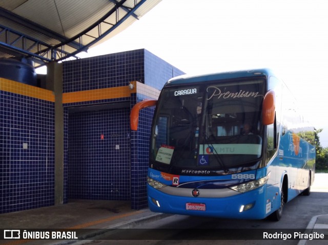 Empresa de Ônibus Pássaro Marron 5986 na cidade de Bertioga, São Paulo, Brasil, por Rodrigo Piragibe. Número da foto: #13012649.
