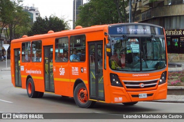Consorcio Express S.A.S. - Transmilenio Z12-7001 na cidade de Bogotá, Colômbia, por Leandro Machado de Castro. Número da foto: #13089749.