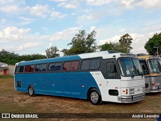 Ônibus Particulares 6761 na cidade de Artur Nogueira, São Paulo, Brasil, por André Leandro. Número da foto: #13091795.