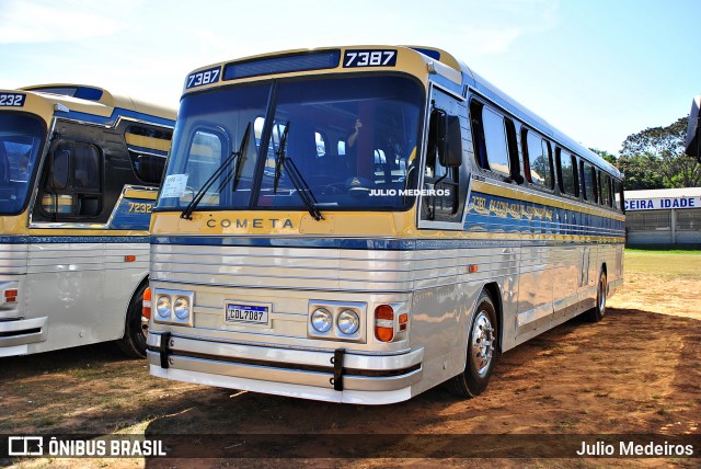 Ônibus Particulares 7387 na cidade de Artur Nogueira, São Paulo, Brasil, por Julio Medeiros. Número da foto: #13014983.