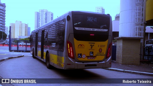 Viação Metrópole Paulista - Zona Leste 3 2237 na cidade de São Paulo, São Paulo, Brasil, por Roberto Teixeira. Número da foto: #13015546.
