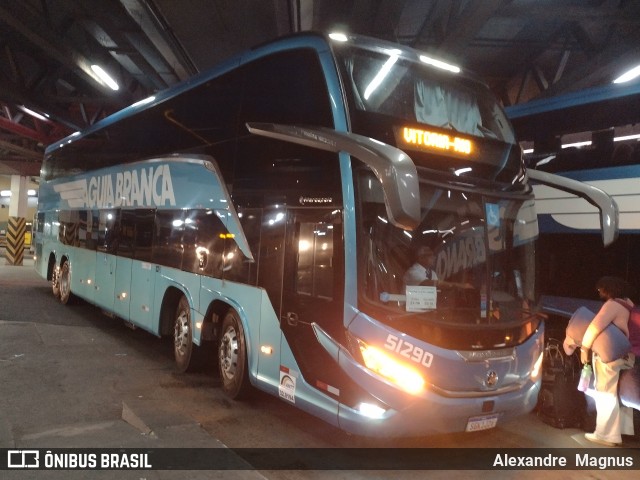 Viação Águia Branca 51290 na cidade de Rio de Janeiro, Rio de Janeiro, Brasil, por Alexandre  Magnus. Número da foto: #13013971.
