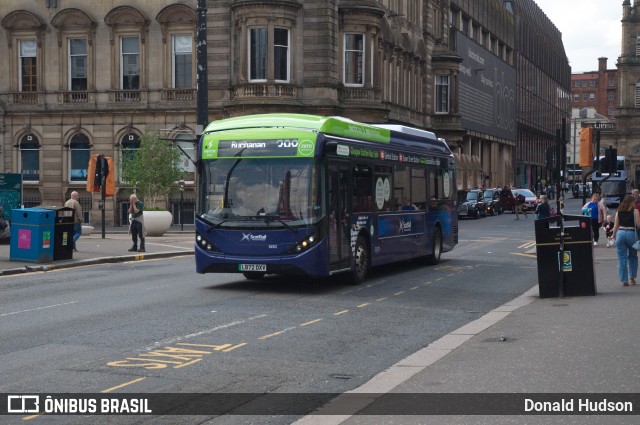 First Glasgow 64153 na cidade de Glasgow, Strathclyde, Escócia, por Donald Hudson. Número da foto: #13014707.