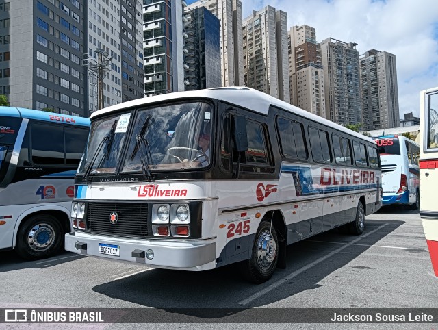 Viação Oliveira 245 na cidade de Barueri, São Paulo, Brasil, por Jackson Sousa Leite. Número da foto: #13014579.