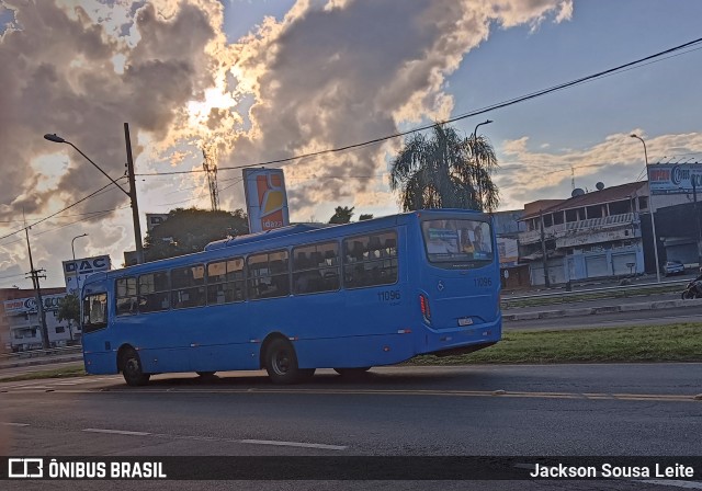 VISAC Viação Santa Clara 11096 na cidade de Foz do Iguaçu, Paraná, Brasil, por Jackson Sousa Leite. Número da foto: #13014593.