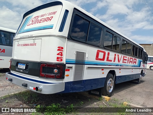 Viação Oliveira 245 na cidade de Americana, São Paulo, Brasil, por André Leandro. Número da foto: #13016894.