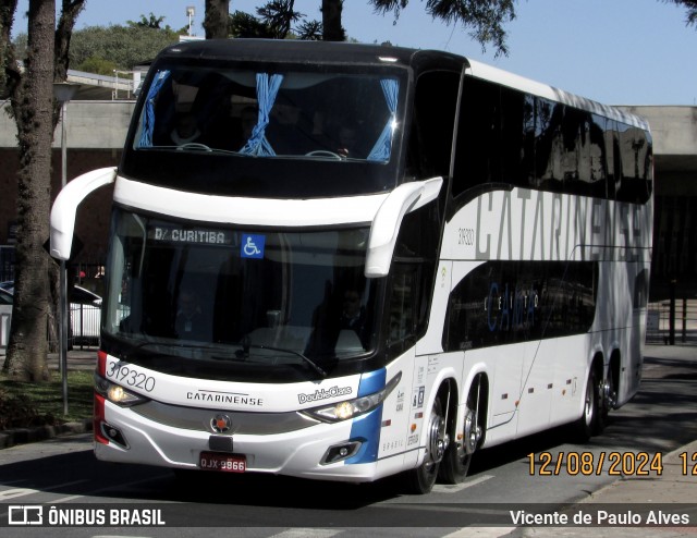 Auto Viação Catarinense 319320 na cidade de Curitiba, Paraná, Brasil, por Vicente de Paulo Alves. Número da foto: #13018956.
