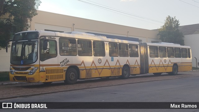 Companhia Carris Porto-Alegrense 0813 na cidade de Porto Alegre, Rio Grande do Sul, Brasil, por Max Ramos. Número da foto: #13017516.