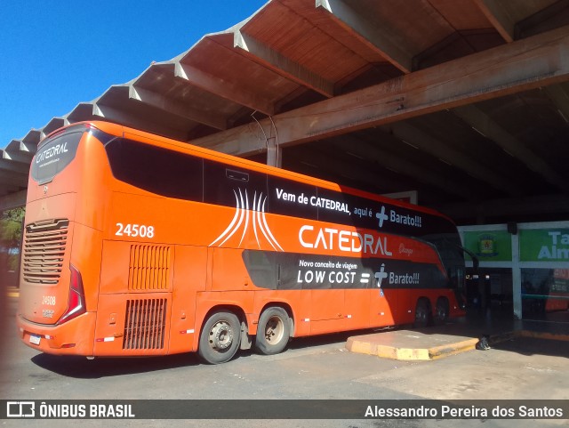 Catedral Turismo 24508 na cidade de Araguari, Minas Gerais, Brasil, por Alessandro Pereira dos Santos. Número da foto: #13019259.