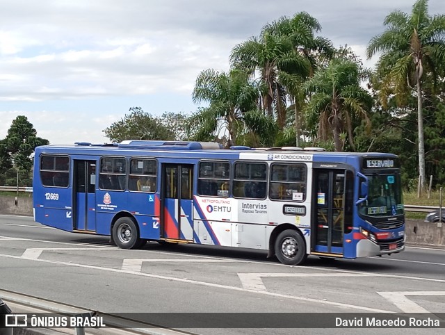 Auto Viação Bragança Metropolitana > Viação Raposo Tavares 12.669 na cidade de Cotia, São Paulo, Brasil, por David Macedo Rocha. Número da foto: #13020791.