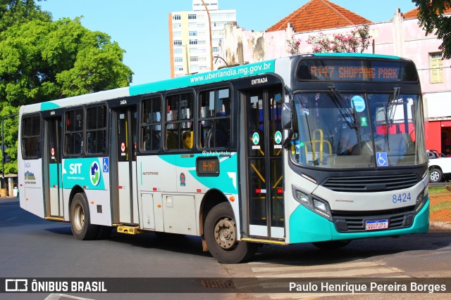 Autotrans Transportes Urbanos e Rodoviários 8424 na cidade de Uberlândia, Minas Gerais, Brasil, por Paulo Henrique Pereira Borges. Número da foto: #13019942.