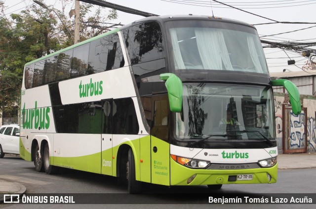 TurBus 4398 na cidade de Estación Central, Santiago, Metropolitana de Santiago, Chile, por Benjamín Tomás Lazo Acuña. Número da foto: #13026397.