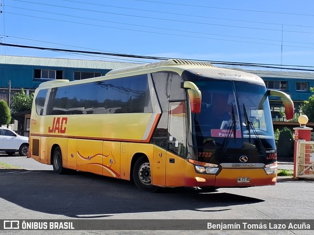 JAC 7722 na cidade de Pucón, Cautín, Araucanía, Chile, por Benjamín Tomás Lazo Acuña. Número da foto: #13027251.