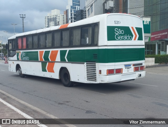 Ônibus Particulares 5317 na cidade de Barueri, São Paulo, Brasil, por Vitor Zimmermann.. Número da foto: #13024914.