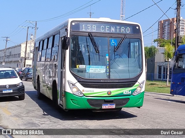 Viação Piracicabana Santos 4254 na cidade de Santos, São Paulo, Brasil, por Davi Cesar. Número da foto: #13027591.