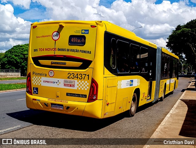 Viação Pioneira 234371 na cidade de Brasília, Distrito Federal, Brasil, por Cristhian Davi. Número da foto: #13027629.