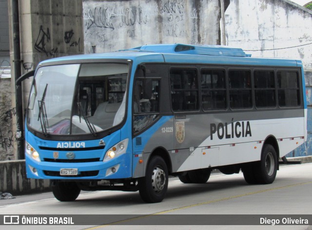 Polícia Militar do Rio de Janeiro 12-0229 na cidade de Rio de Janeiro, Rio de Janeiro, Brasil, por Diego Oliveira. Número da foto: #13093294.