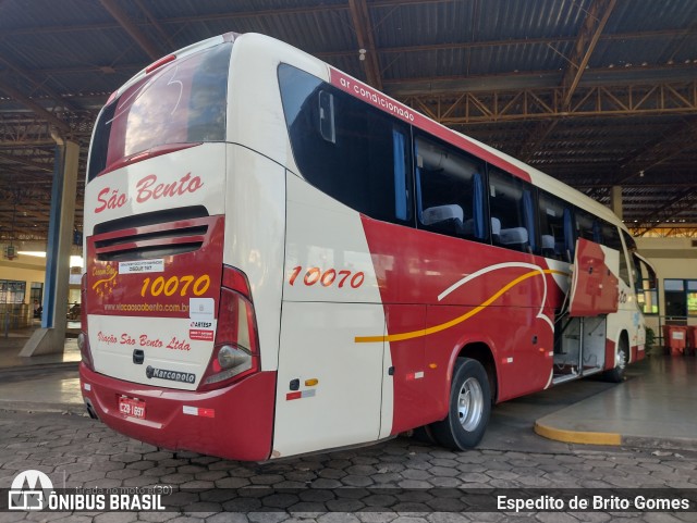 Viação São Bento Ribeirão Preto 10070 na cidade de São Sebastião do Paraíso, Minas Gerais, Brasil, por Espedito de Brito Gomes. Número da foto: #13119977.