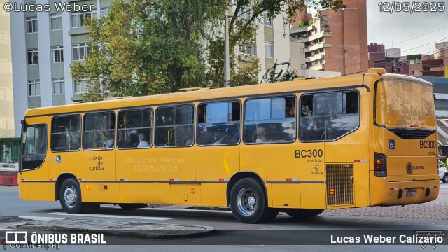 Transporte Coletivo Glória BC300 na cidade de Curitiba, Paraná, Brasil, por Lucas Weber Calizario. Número da foto: #13121217.