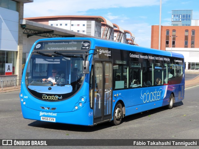 Go North East 5451 na cidade de Gateshead, Tyne and Wear, Inglaterra, por Fábio Takahashi Tanniguchi. Número da foto: #13121296.