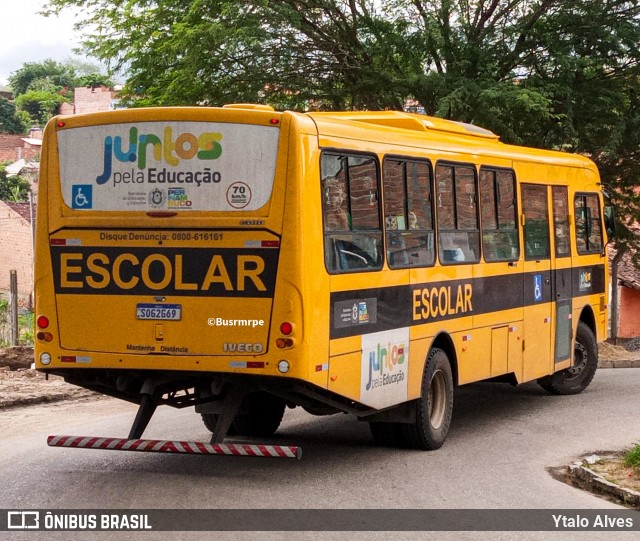 Escolares 69 na cidade de Caruaru, Pernambuco, Brasil, por Ytalo Alves. Número da foto: #13119966.