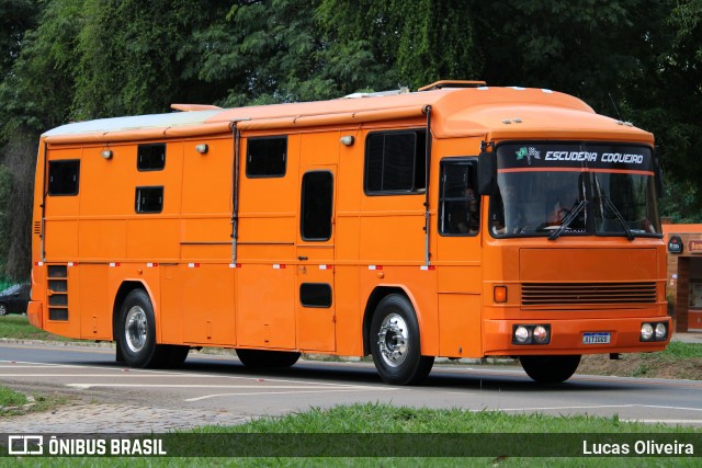 Motorhomes  na cidade de Muriaé, Minas Gerais, Brasil, por Lucas Oliveira. Número da foto: #13120589.