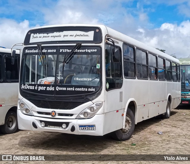 Ônibus Particulares 1E21 na cidade de Caruaru, Pernambuco, Brasil, por Ytalo Alves. Número da foto: #13121411.