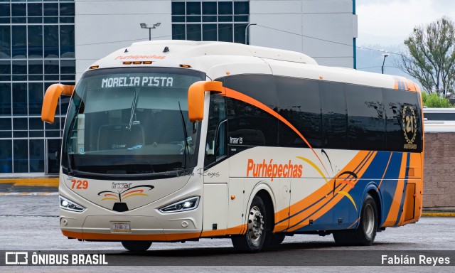 Purhépechas 729 na cidade de Morelia, Michoacán, México, por Fabián Reyes. Número da foto: #13124318.