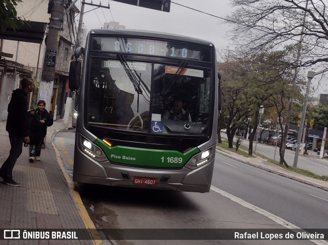 Viação Santa Brígida 1 1689 na cidade de São Paulo, São Paulo, Brasil, por Rafael Lopes de Oliveira. Número da foto: #13126650.