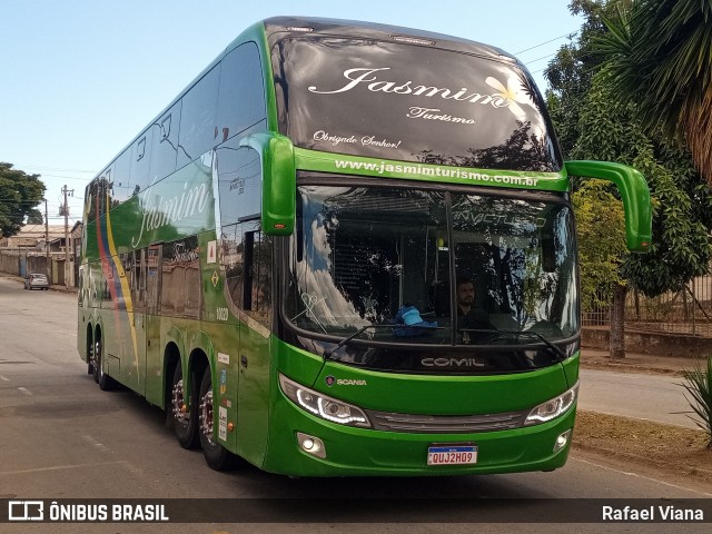 Jasmim Turismo 10020 na cidade de Itaúna, Minas Gerais, Brasil, por Rafael Viana. Número da foto: #13126605.