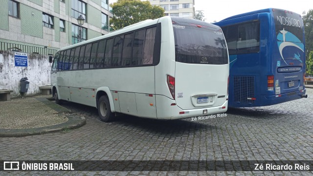 Ônibus Particulares QRL3A00 na cidade de Petrópolis, Rio de Janeiro, Brasil, por Zé Ricardo Reis. Número da foto: #13126788.
