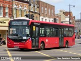 First Bus DLE30297 na cidade de Twickenham, Greater London, Inglaterra, por Fábio Takahashi Tanniguchi. Número da foto: #13129883.