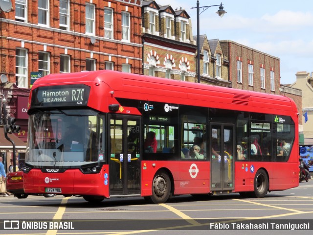 Abellio London Bus Company 1726 na cidade de Twickenham, Greater London, Inglaterra, por Fábio Takahashi Tanniguchi. Número da foto: #13132709.