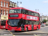 First Bus BCE47053 na cidade de Twickenham, Greater London, Inglaterra, por Fábio Takahashi Tanniguchi. Número da foto: #13132717.