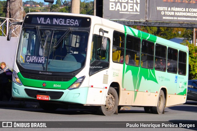 Viação Na Montanha 8044 na cidade de Campos do Jordão, São Paulo, Brasil, por Paulo Henrique Pereira Borges. Número da foto: #13135252.