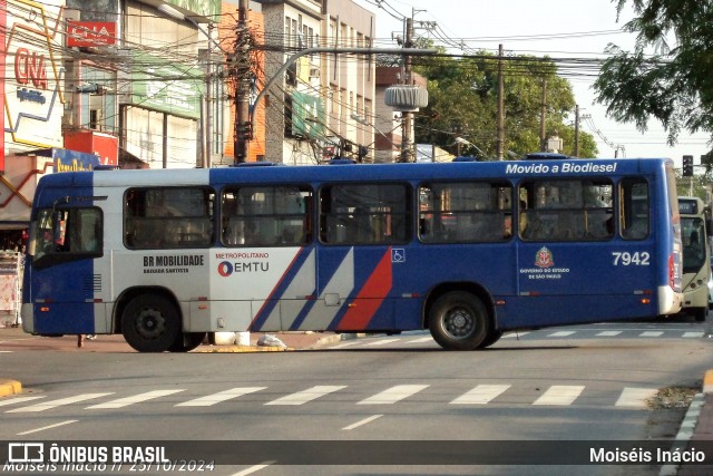BR Mobilidade Baixada Santista 7942 na cidade de Cubatão, São Paulo, Brasil, por Moiséis Inácio. Número da foto: #13134538.