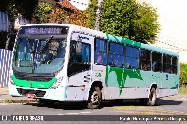 Viação Na Montanha 8048 na cidade de Campos do Jordão, São Paulo, Brasil, por Paulo Henrique Pereira Borges. Número da foto: #13135271.