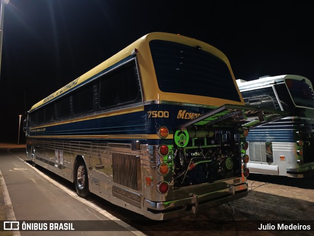 Ônibus Particulares 7500 na cidade de Campinas, São Paulo, Brasil, por Julio Medeiros. Número da foto: #13135032.