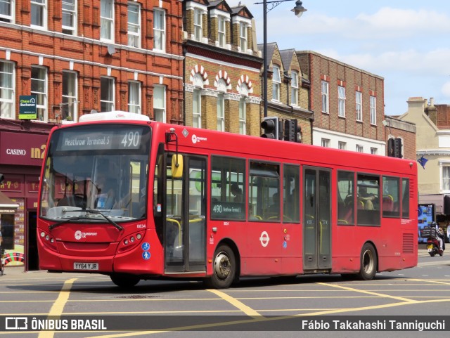 Abellio London Bus Company 8834 na cidade de Twickenham, Greater London, Inglaterra, por Fábio Takahashi Tanniguchi. Número da foto: #13134363.