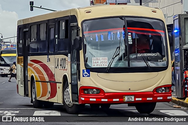 La 400 102 na cidade de Hospital, San José, San José, Costa Rica, por Andrés Martínez Rodríguez. Número da foto: #13138621.