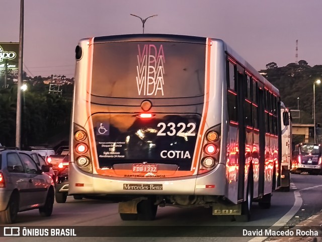 Viação Raposo Tavares Cotia 2322 na cidade de Cotia, São Paulo, Brasil, por David Macedo Rocha. Número da foto: #13136321.