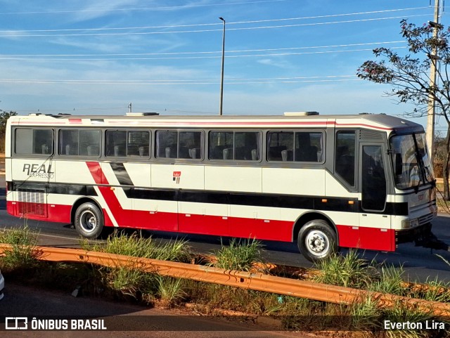 Real Expresso 5007 na cidade de Santa Maria, Distrito Federal, Brasil, por Everton Lira. Número da foto: #13137722.
