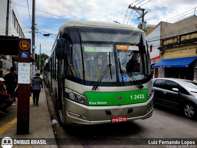 Viação Gato Preto 1 2433 na cidade de São Paulo, São Paulo, Brasil, por Luiz Fernando Lopes. Número da foto: #13136665.