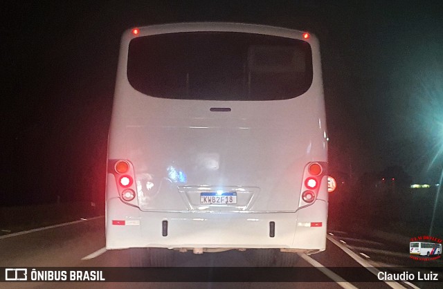 Ônibus Particulares KWB2F18 na cidade de Lorena, São Paulo, Brasil, por Claudio Luiz. Número da foto: #13142105.