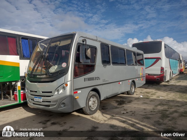 Ônibus Particulares 333 na cidade de Caruaru, Pernambuco, Brasil, por Leon Oliver. Número da foto: #13138883.