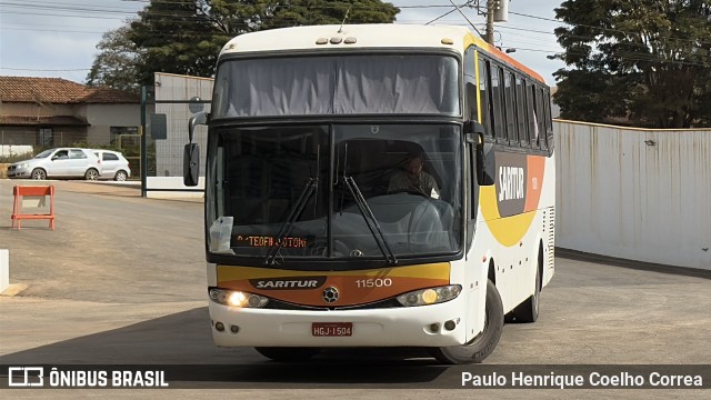 Saritur - Santa Rita Transporte Urbano e Rodoviário 11500 na cidade de Capelinha, Minas Gerais, Brasil, por Paulo Henrique Coelho Correa. Número da foto: #13142093.