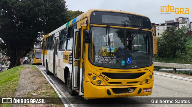Plataforma Transportes 30440 na cidade de Salvador, Bahia, Brasil, por Guilherme Santos. Número da foto: #13142035.