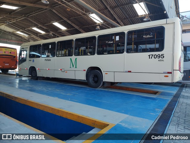 Expresso Azul 17095 na cidade de Pinhais, Paraná, Brasil, por Cadmiel Pedroso. Número da foto: #13138980.